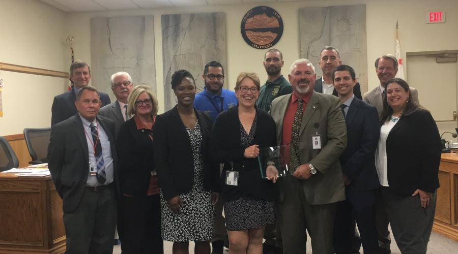 Chief Probation Officer Thomson, HHS Director Marilyn Mann, members of the Board of Supervisors and CSAC and Probation Department employees receiving the Challenge Award for Juvenile Service Redesign