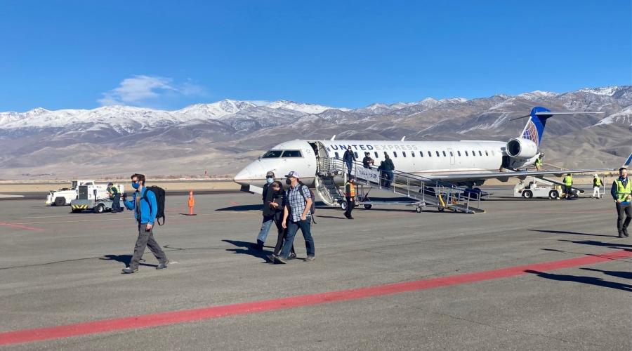 United Express CRJ 700 unloads at BIH